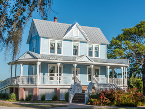 This article from a Morrisville, NC, roofer helps you pick the right roof for your historic home.